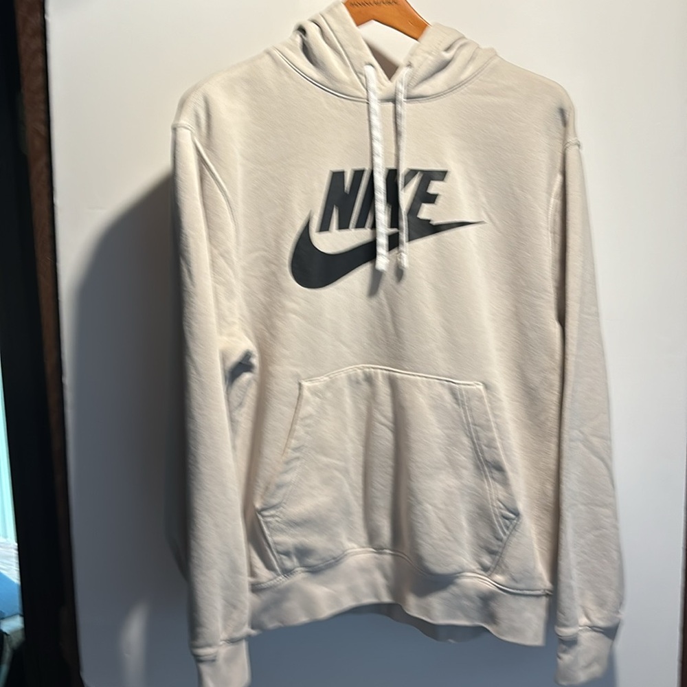 Nike Men's Sportswear Club Pullover Hoodie Size Medium Light Bone BV2973-073